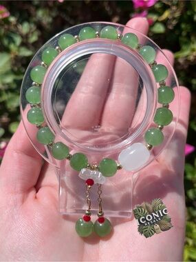 Jade Toned Glass Beaded Bracelet With Flower Charm NWOT